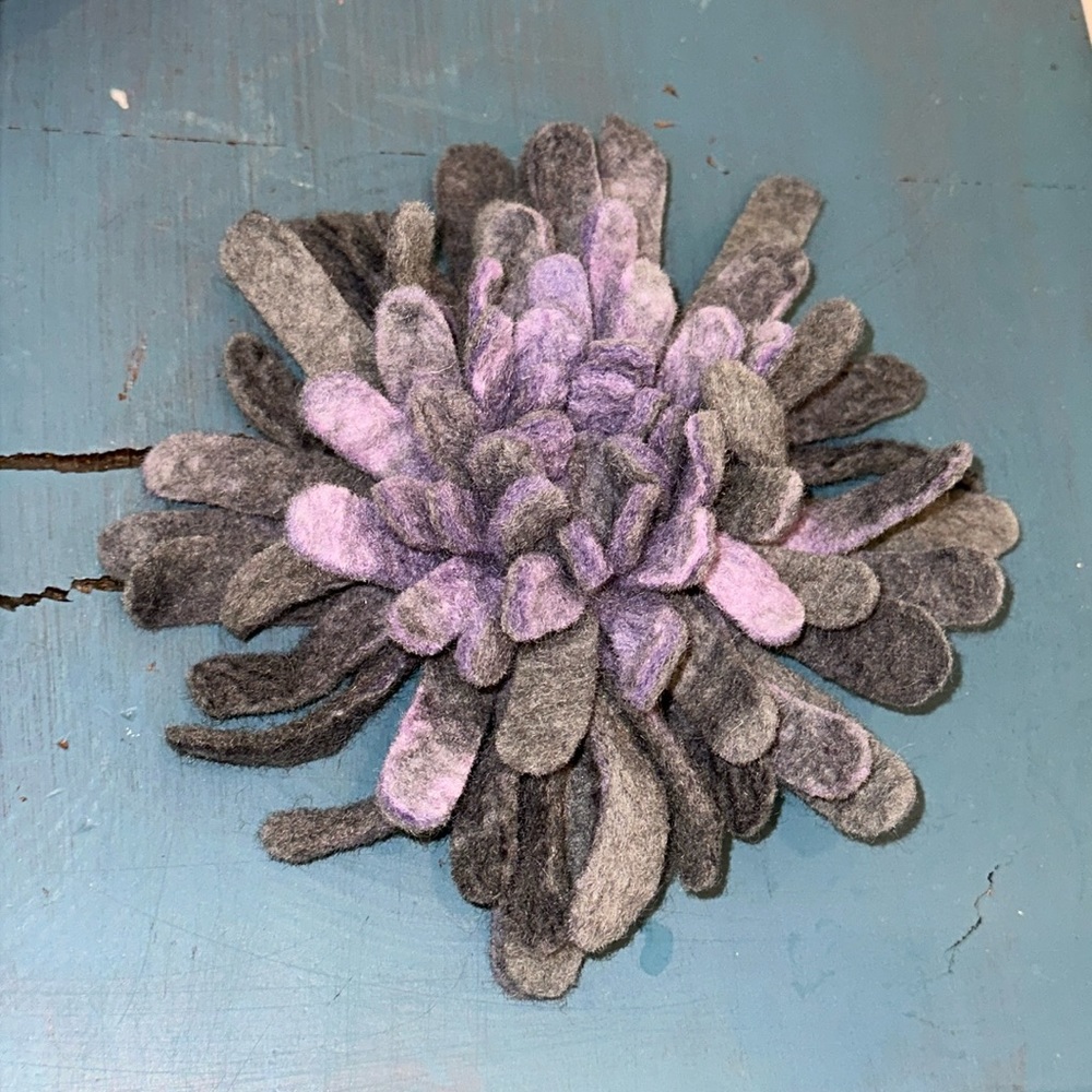 Merino Wool Flower Gray Lavender Multi Petal Pin Large 7-8” - Picture 3 of 8